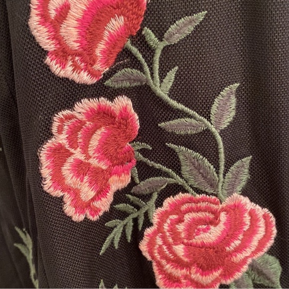 Torrid Gorgeous floral embroidered black dress size 1X. - Picture 4 of 10